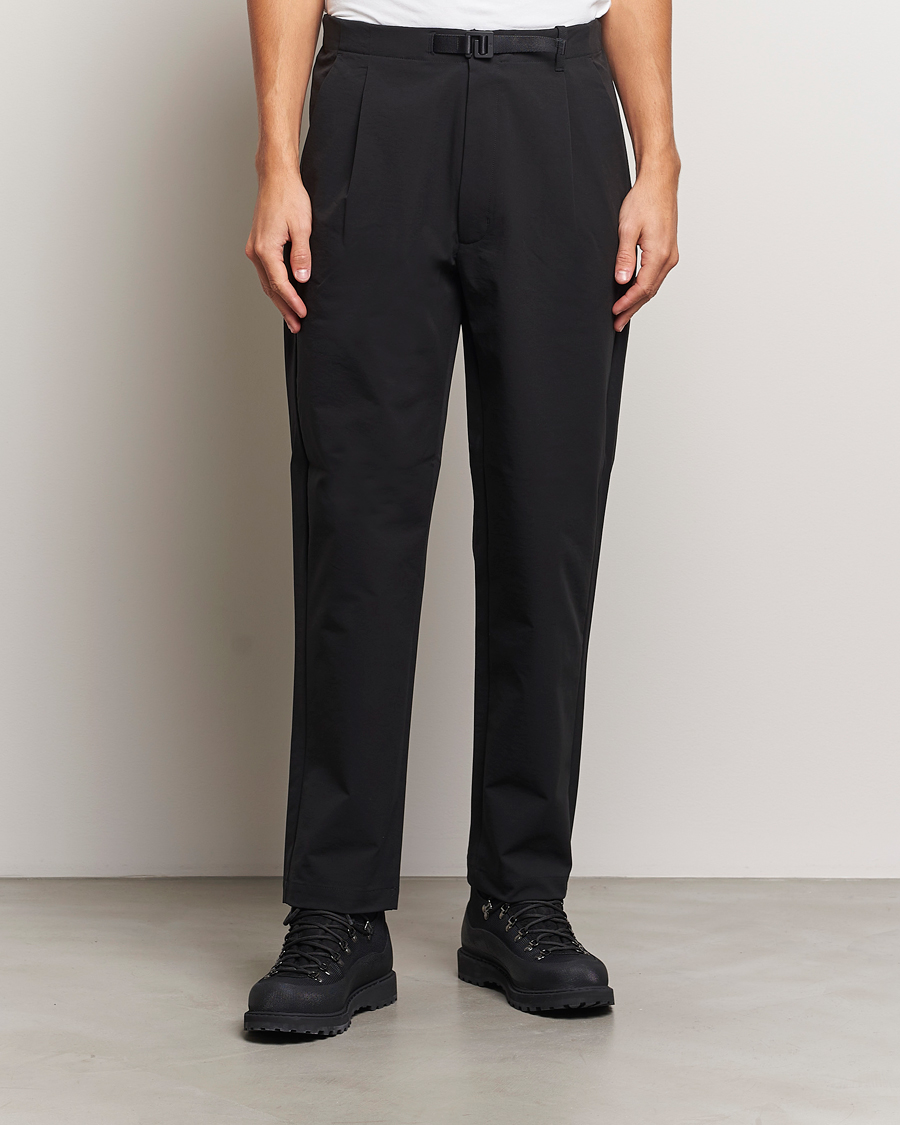 Herren | Hosen | Goldwin | One Tuck Tapered Stretch Pants Black
