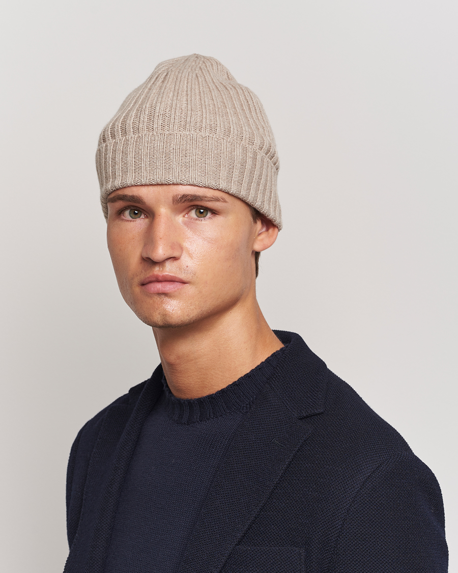 Herren | Piacenza Cashmere Ribbed Cashmere Beanie Light Beige | Piacenza Cashmere | Ribbed Cashmere Beanie Light Beige