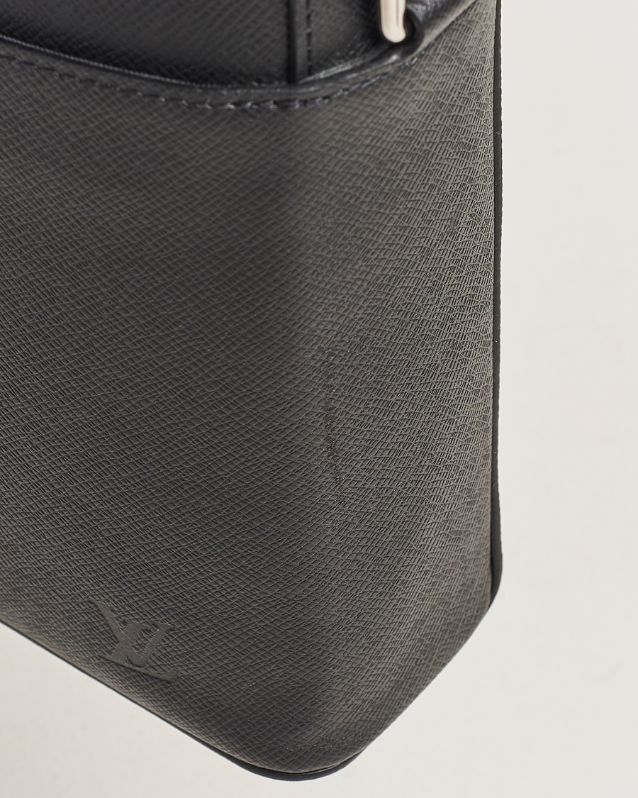 Herren | Louis Vuitton Pre-Owned Anton Messengerbag Black | Louis Vuitton Pre-Owned | Anton Messengerbag Black