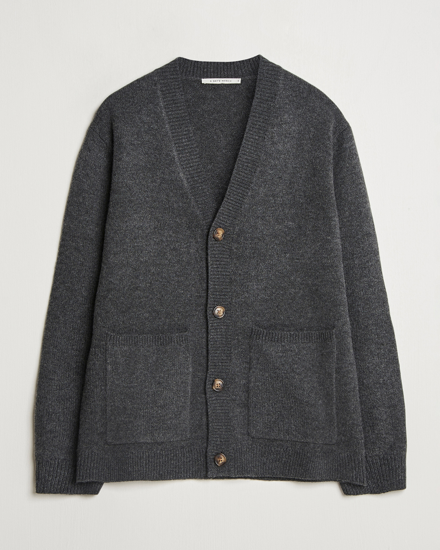 Herren | Pullover | A Day's March | Jarrow Lambswool Cardigan Charcoal