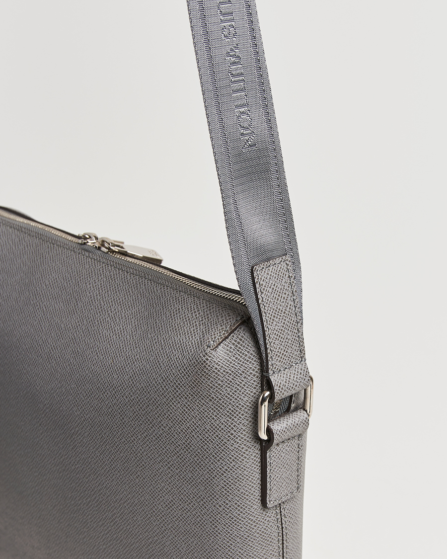 Herren | Louis Vuitton Pre-Owned Gray Taiga PM Messenger Bag Grigori | Louis Vuitton Pre-Owned | Gray Taiga PM Messenger Bag Grigori