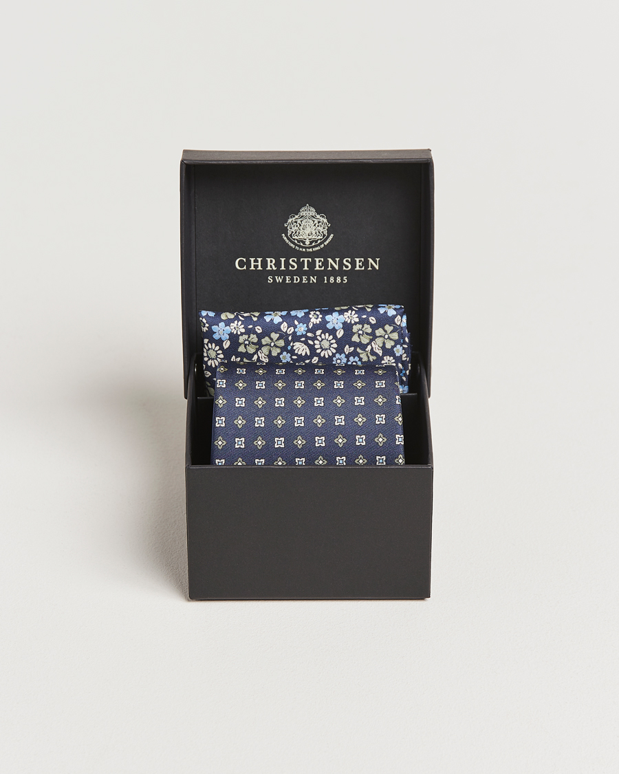 Herren | Amanda Christensen Box Set Printed Silk 8cm Tie With Pocket Square Navy | Amanda Christensen | Box Set Printed Silk 8cm Tie With Pocket Square Navy