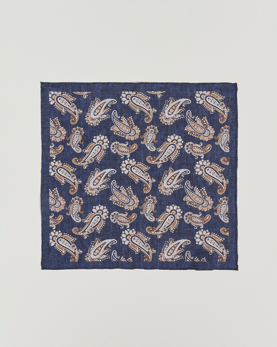 Herren | Amanda Christensen Linen Printed Large Paisley Pocket Square Navy | Amanda Christensen | Linen Printed Large Paisley Pocket Square Navy