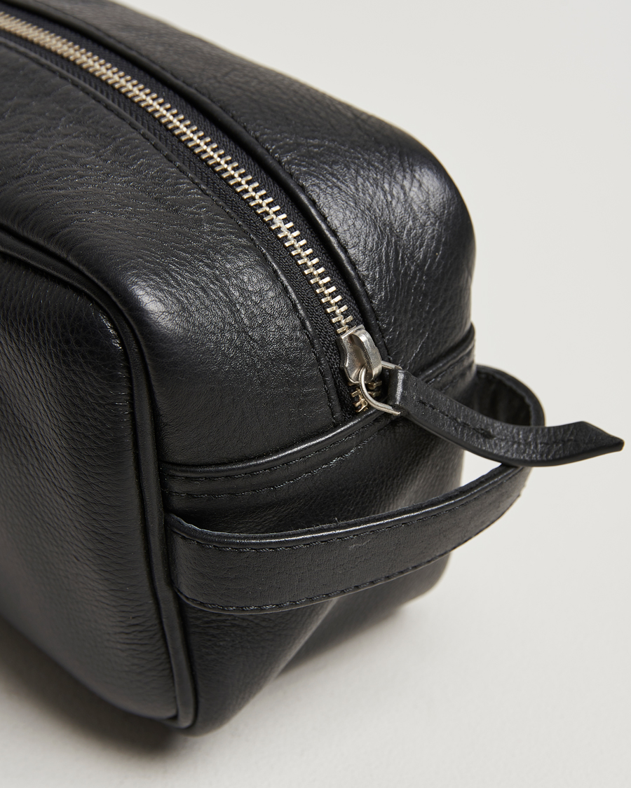 Herren | Les Deux Leather Washbag Black | LES DEUX | Leather Washbag Black