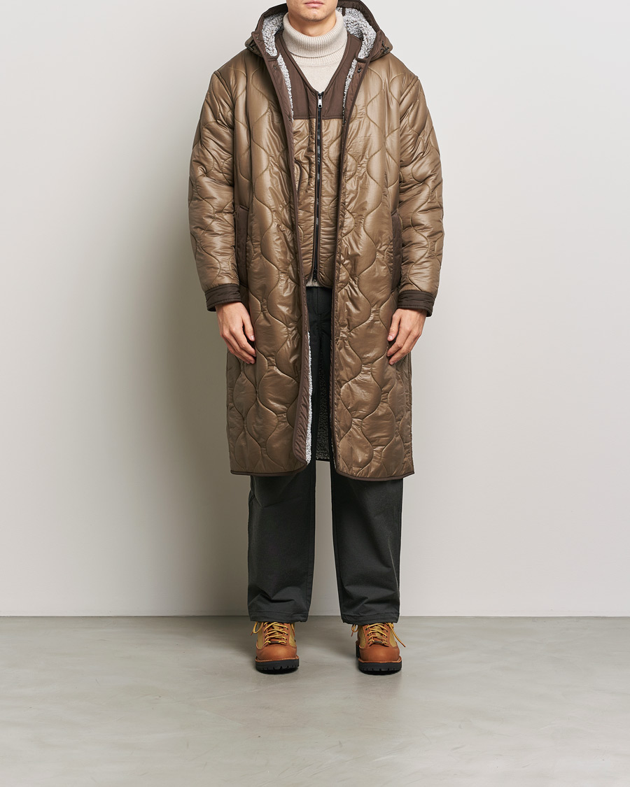 Herren | Jacken | Woolrich | Quilted Coat Sherpa Lining by Todd Snyder Taupe