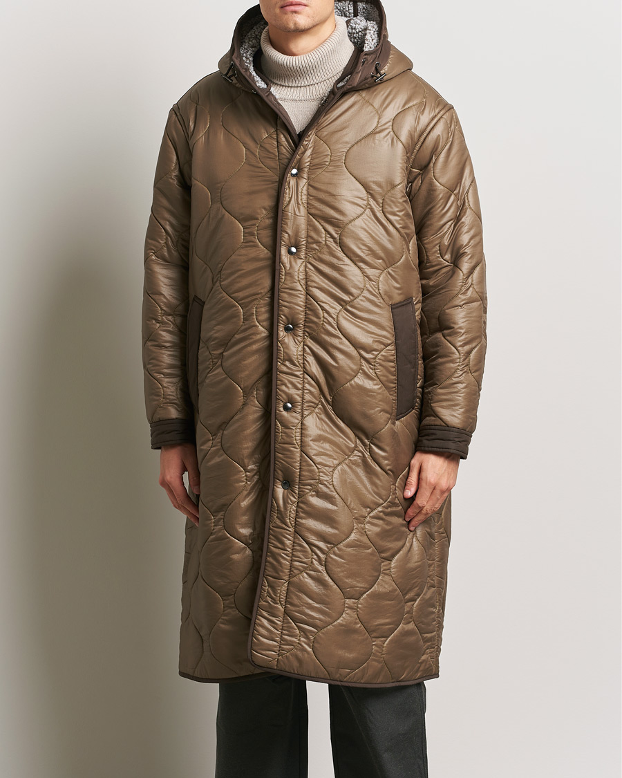 Herren | Jacken | Woolrich | Quilted Coat Sherpa Lining by Todd Snyder Taupe