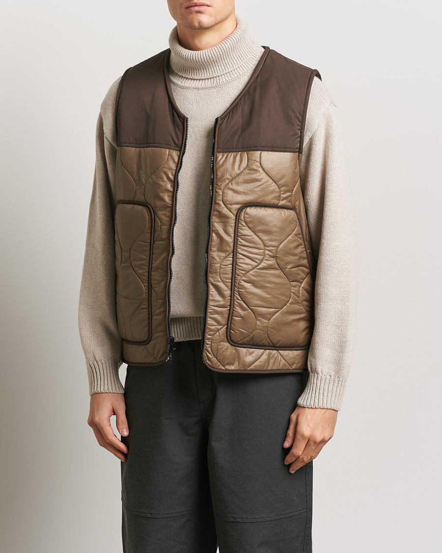 Herren | Jacken | Woolrich | Quilted Vest Sherpa Lining by Todd Snyder Taupe