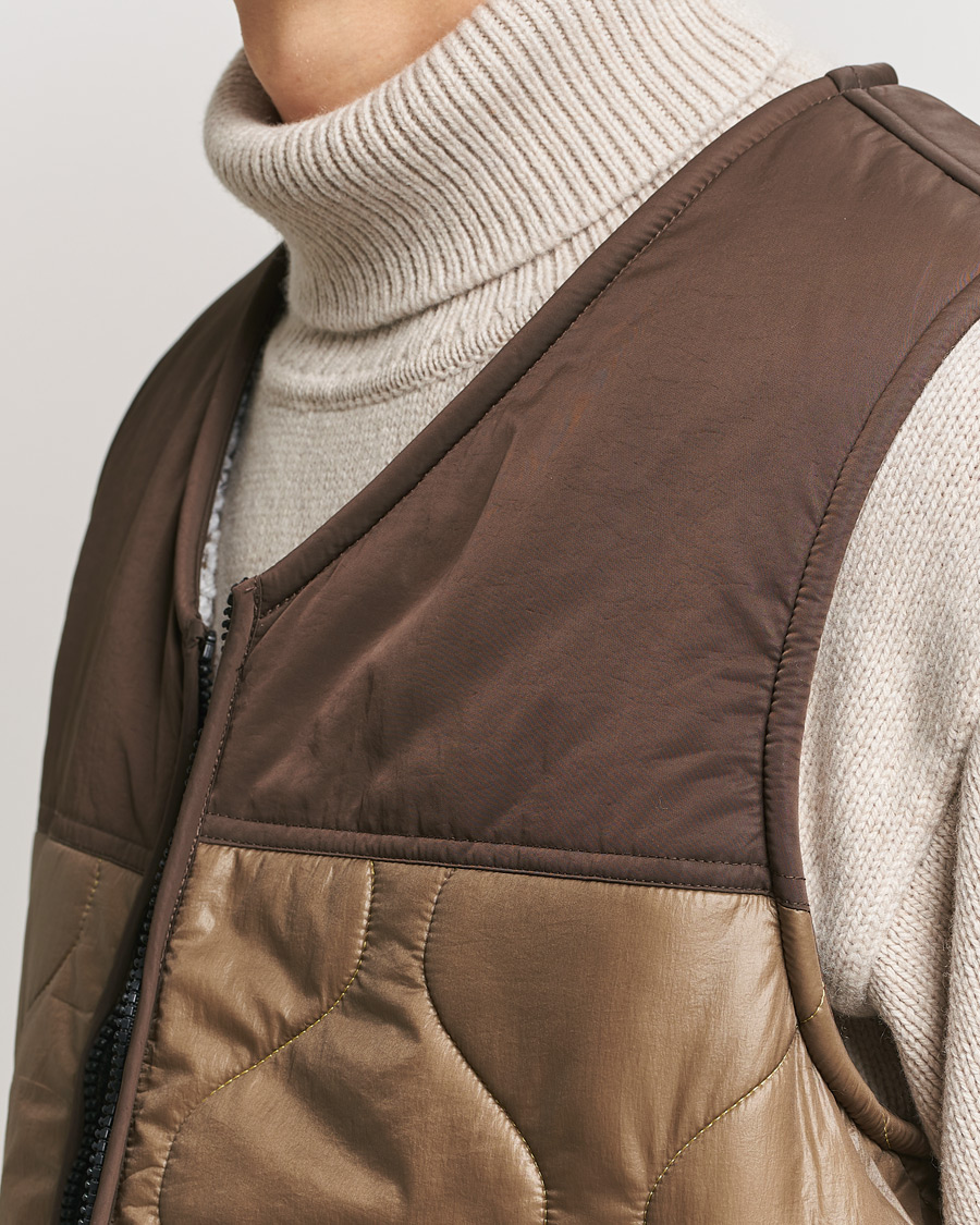 Herren | Jacken | Woolrich | Quilted Vest Sherpa Lining by Todd Snyder Taupe