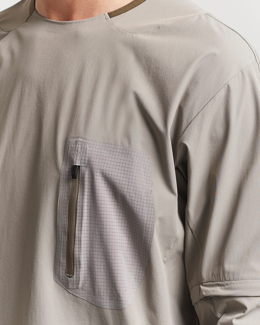 Herren | T-Shirts | Oakley | Latitude Flight Convert Shell T-shirt Boulder Green