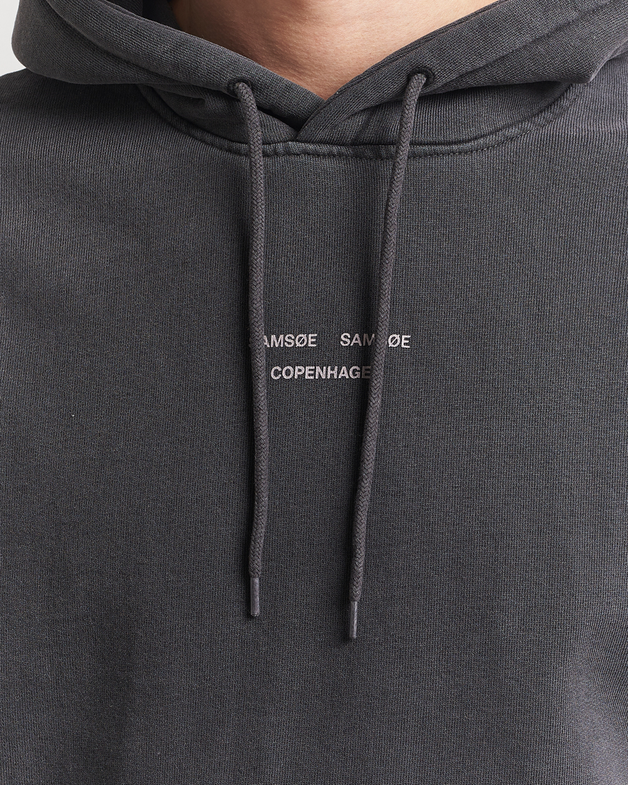 Herren | Pullover | Samsøe Samsøe | Marcus Center Logo Hoodie Washed Black
