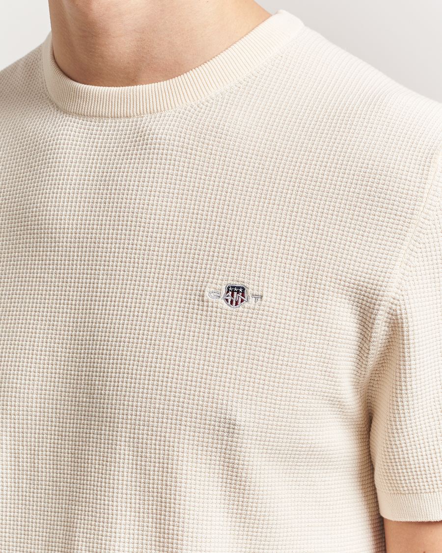 Herren | T-Shirts | GANT | Micro Textured Crew Neck T-shirt Cream