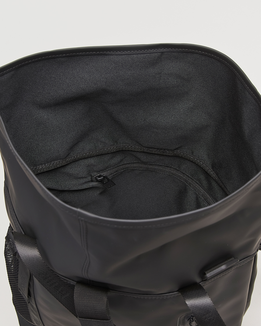Herren | RAINS Trail Rolltop Tote Bag Black | RAINS | Trail Rolltop Tote Bag Black