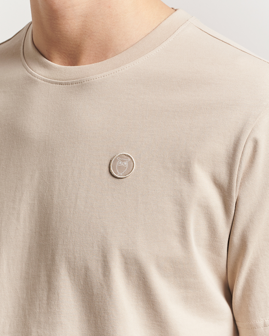 Herren | T-Shirts | KnowledgeCotton Apparel | Loake Badge T-Shirt Beige