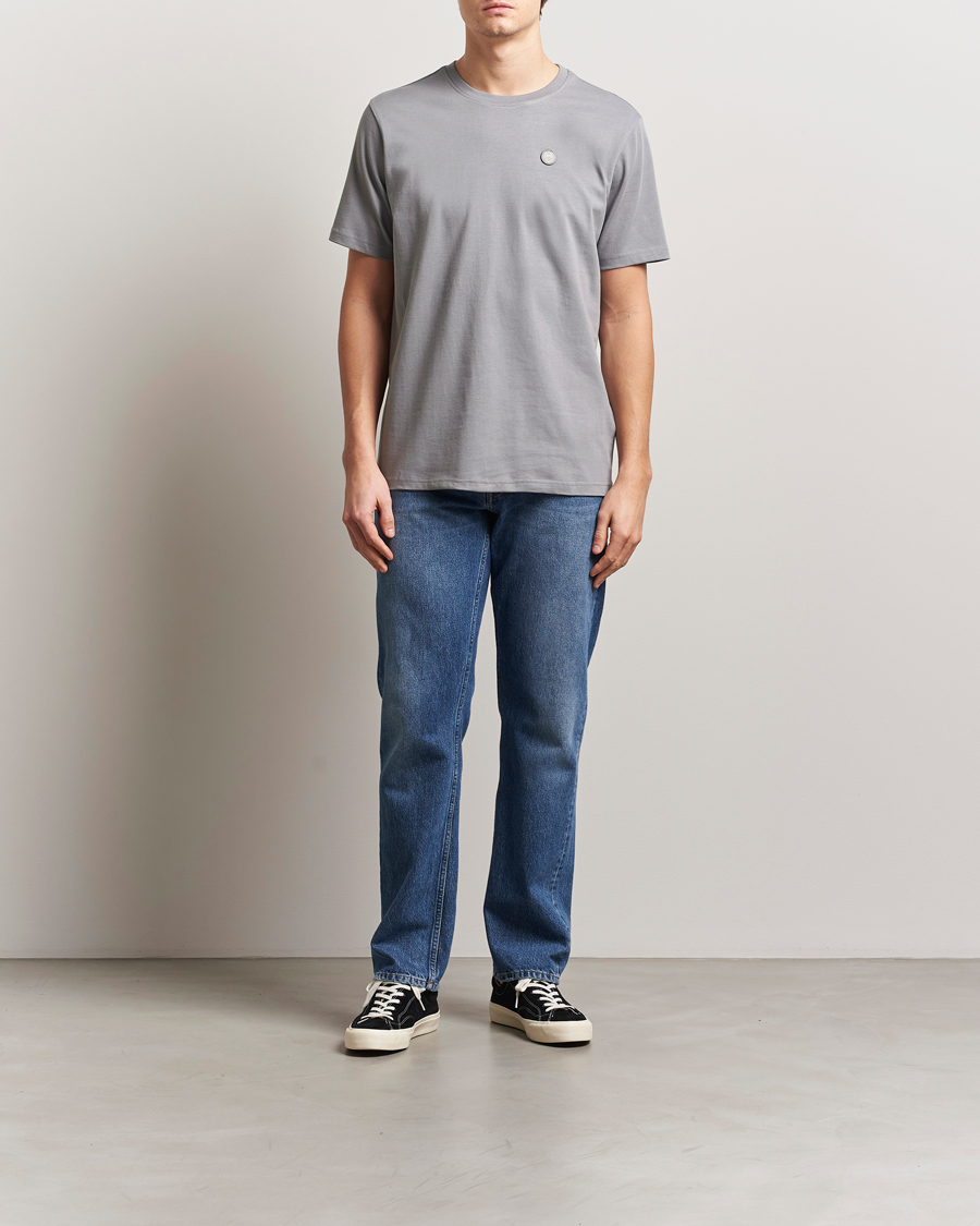Herren | T-Shirts | KnowledgeCotton Apparel | Loake Badge T-Shirt Grey