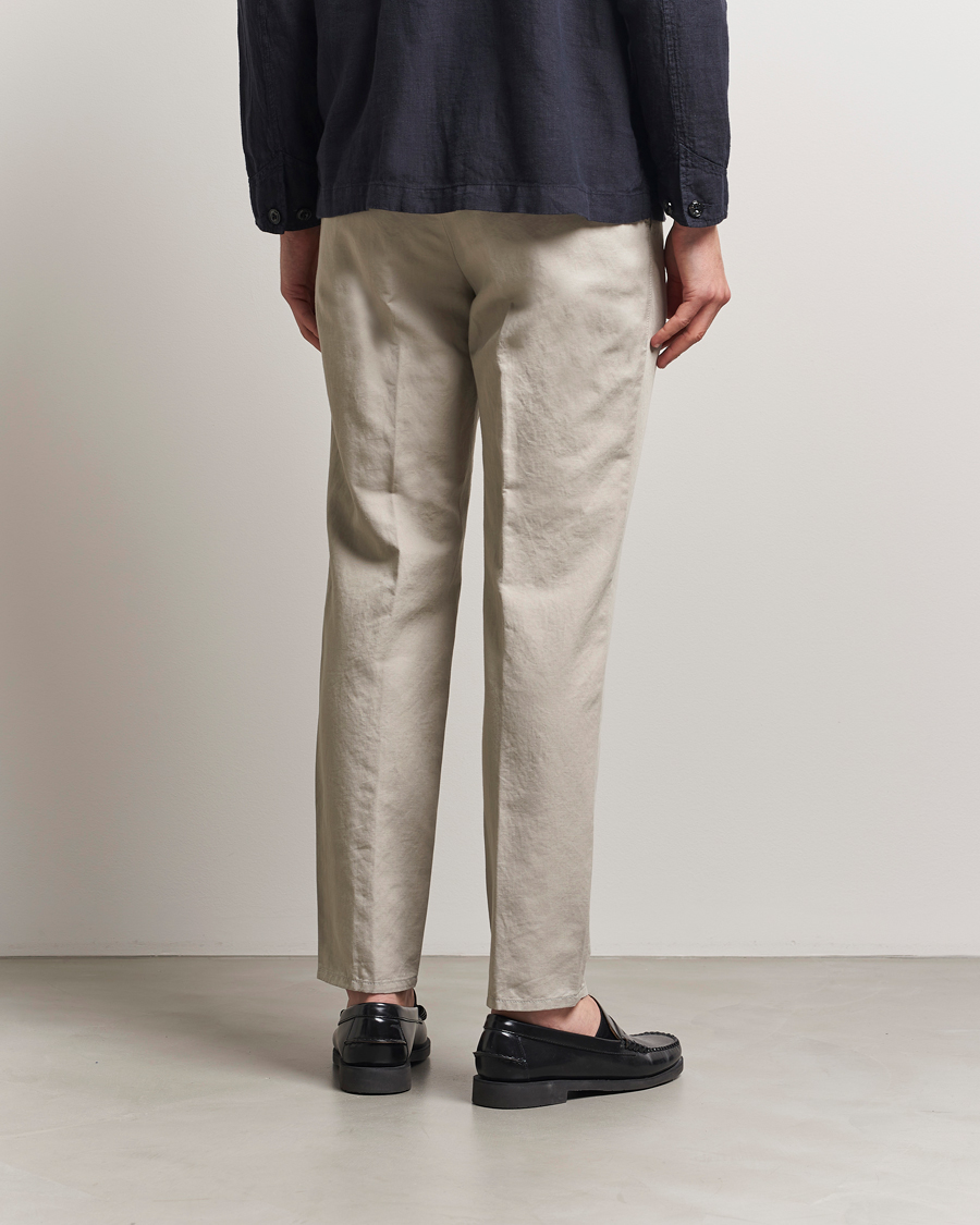 Herren | Hosen | Incotex | Tapered Fit Pleated Linen Slacks Light Beige