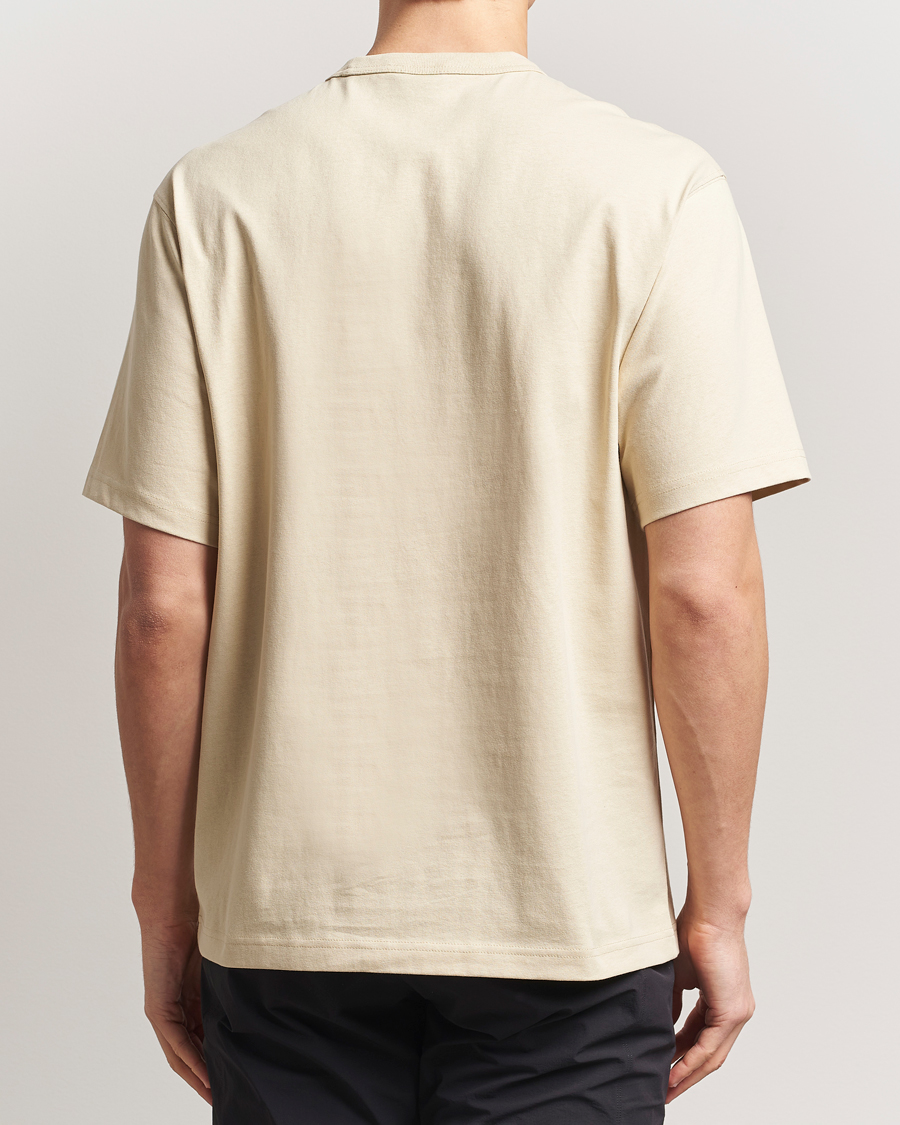 Herren | T-Shirts | The North Face | Relaxed Pocket T-Shirt Gravel
