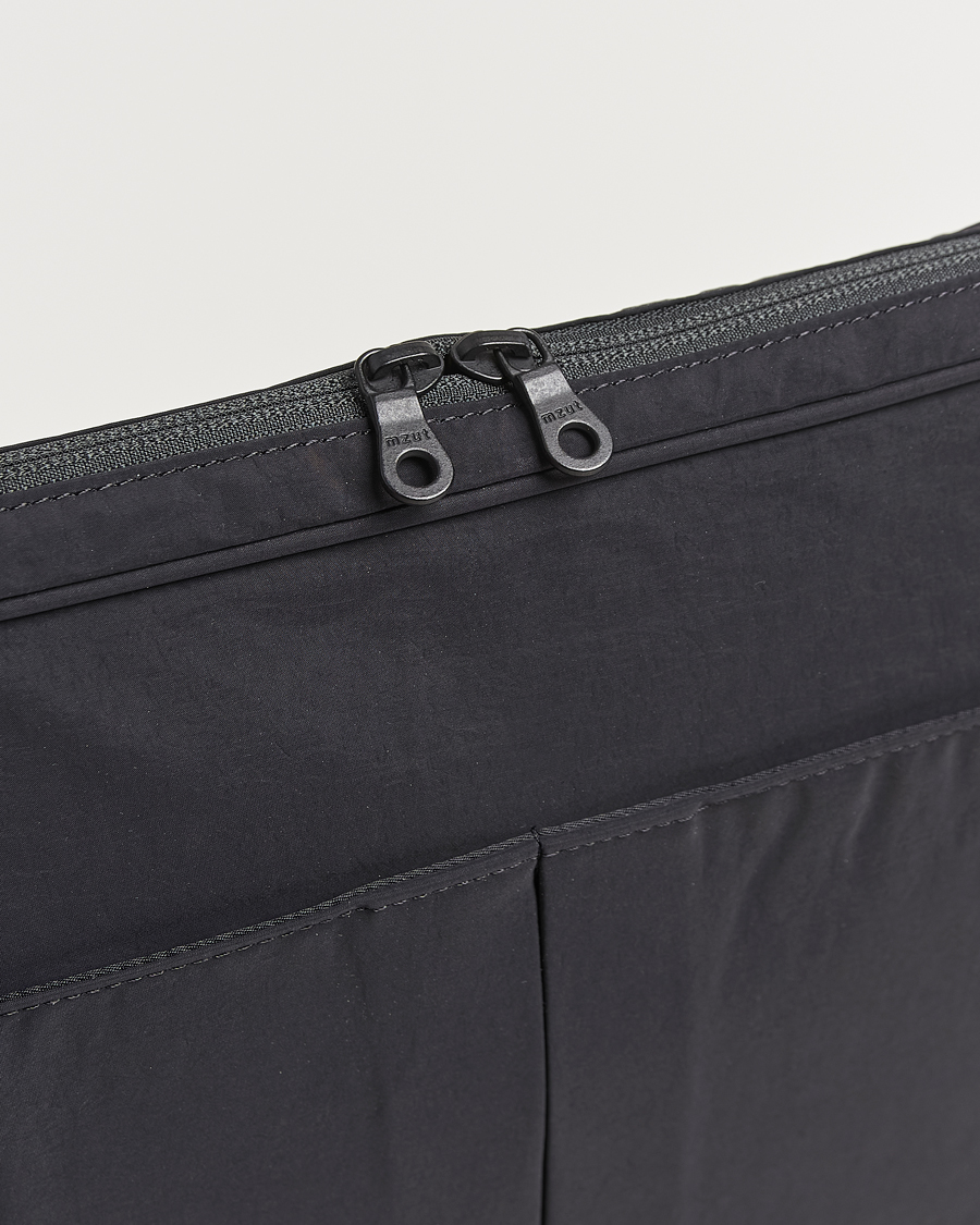 Herren | mazi untitled Nylon Laptop Pouch 16 Inch Black | mazi untitled | Nylon Laptop Pouch 16 Inch Black