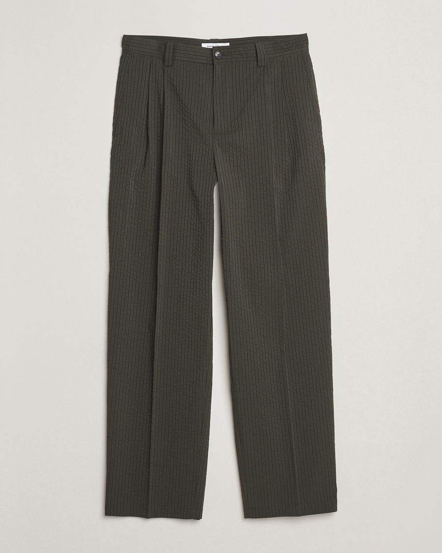 Herren | Hosen | Maison Kitsuné | Relaxed Seersucker Pleated Trousers Ranger Green