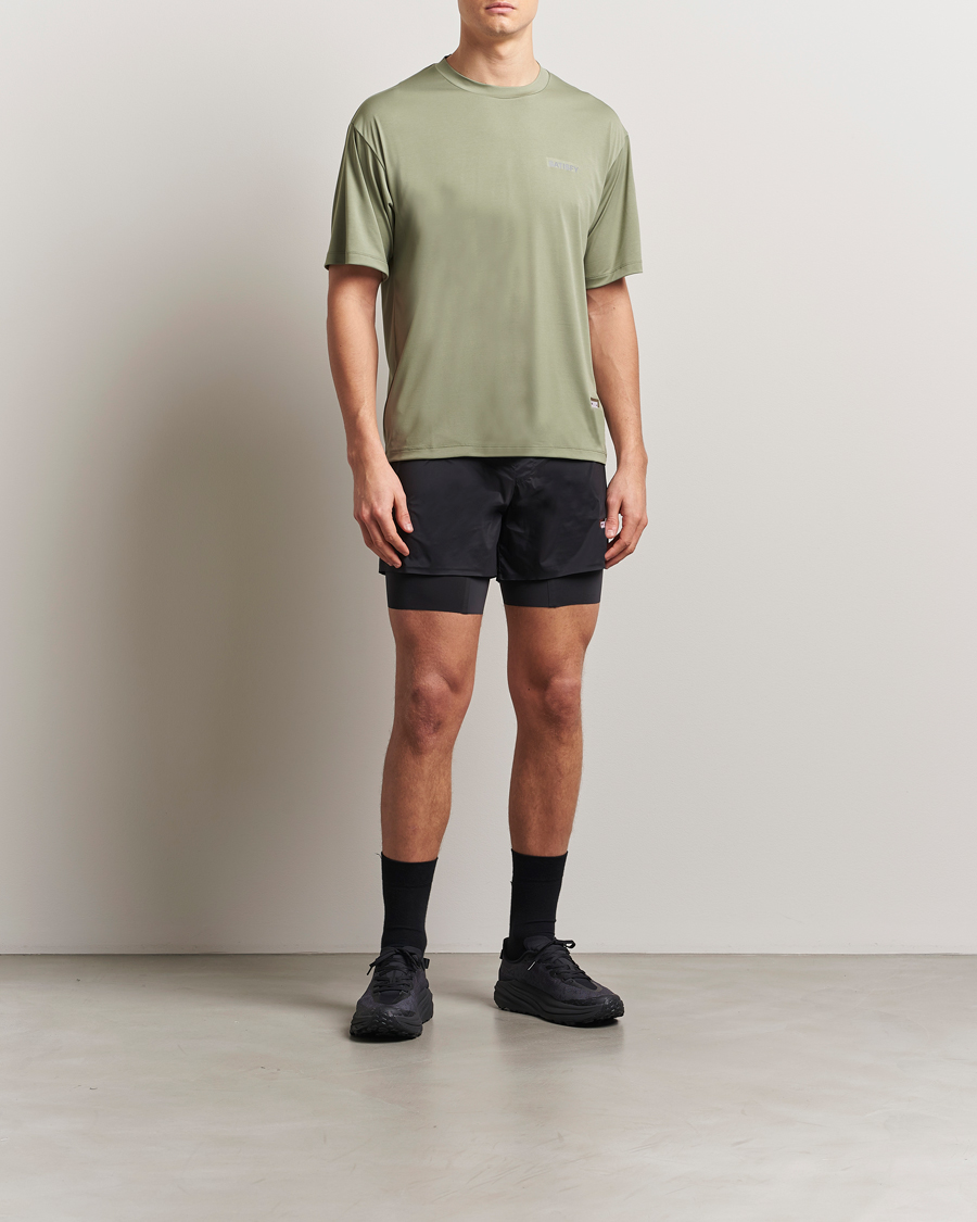 Herren | T-Shirts | Satisfy | AuraLite T-Shirt Oil Green