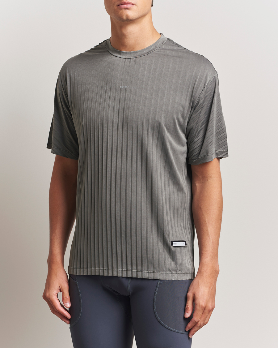 Herren | T-Shirts | Satisfy | Pleated AuraLite T-Shirt Mineral Graphite