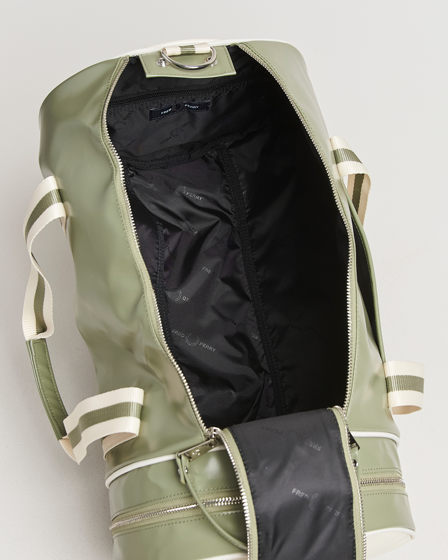 Herren | Fred Perry Classic Barrel Bag Olive Mint/White | Fred Perry | Classic Barrel Bag Olive Mint/White
