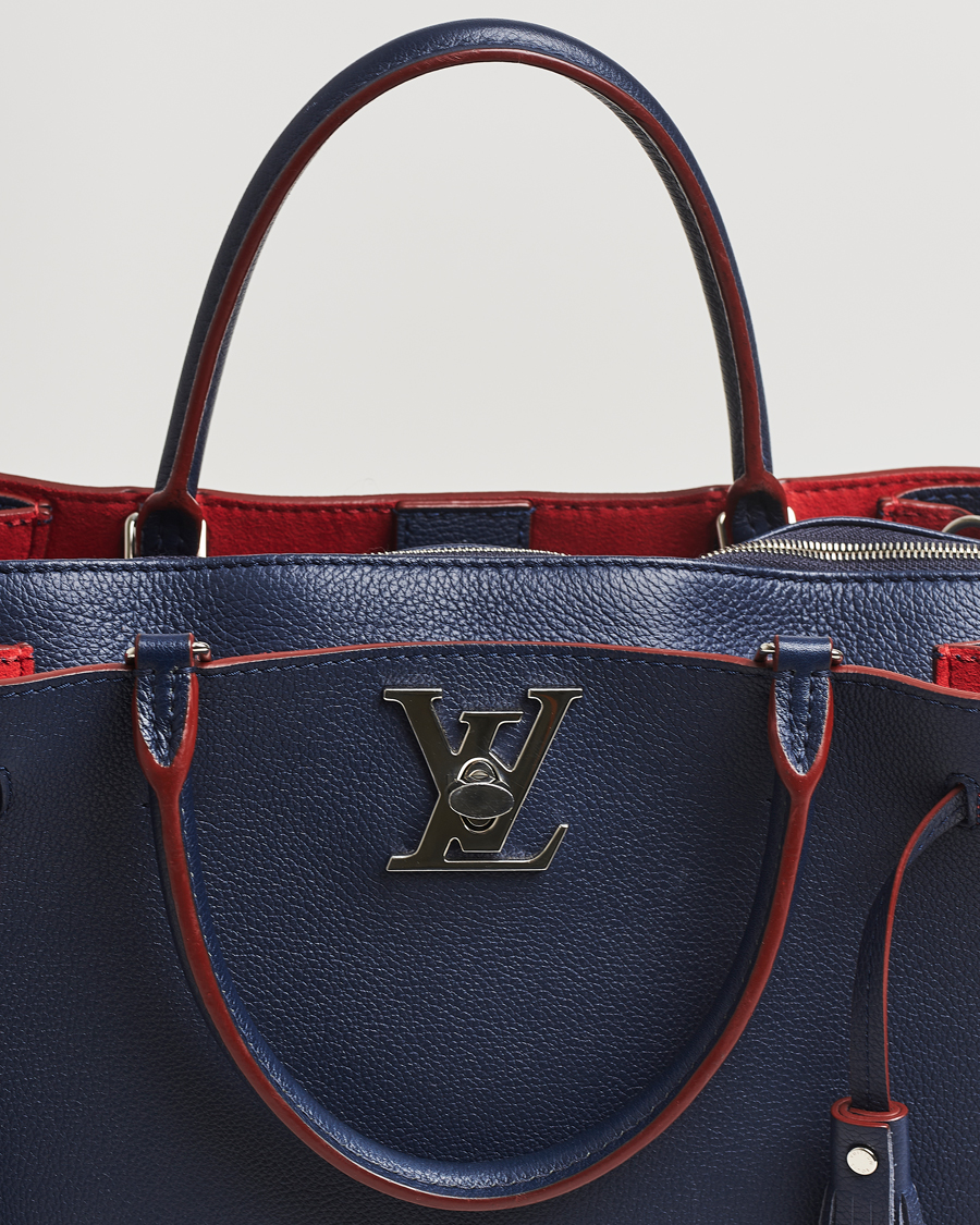 Herren | Louis Vuitton Pre-Owned LockMeTo Handbag Calfskin Navy | Louis Vuitton Pre-Owned | LockMeTo Handbag Calfskin Navy