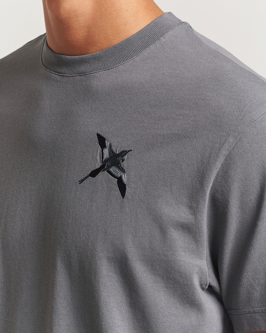 Herren | T-Shirts | Axel Arigato | Micro Bee Bird T-Shirt Steel Grey