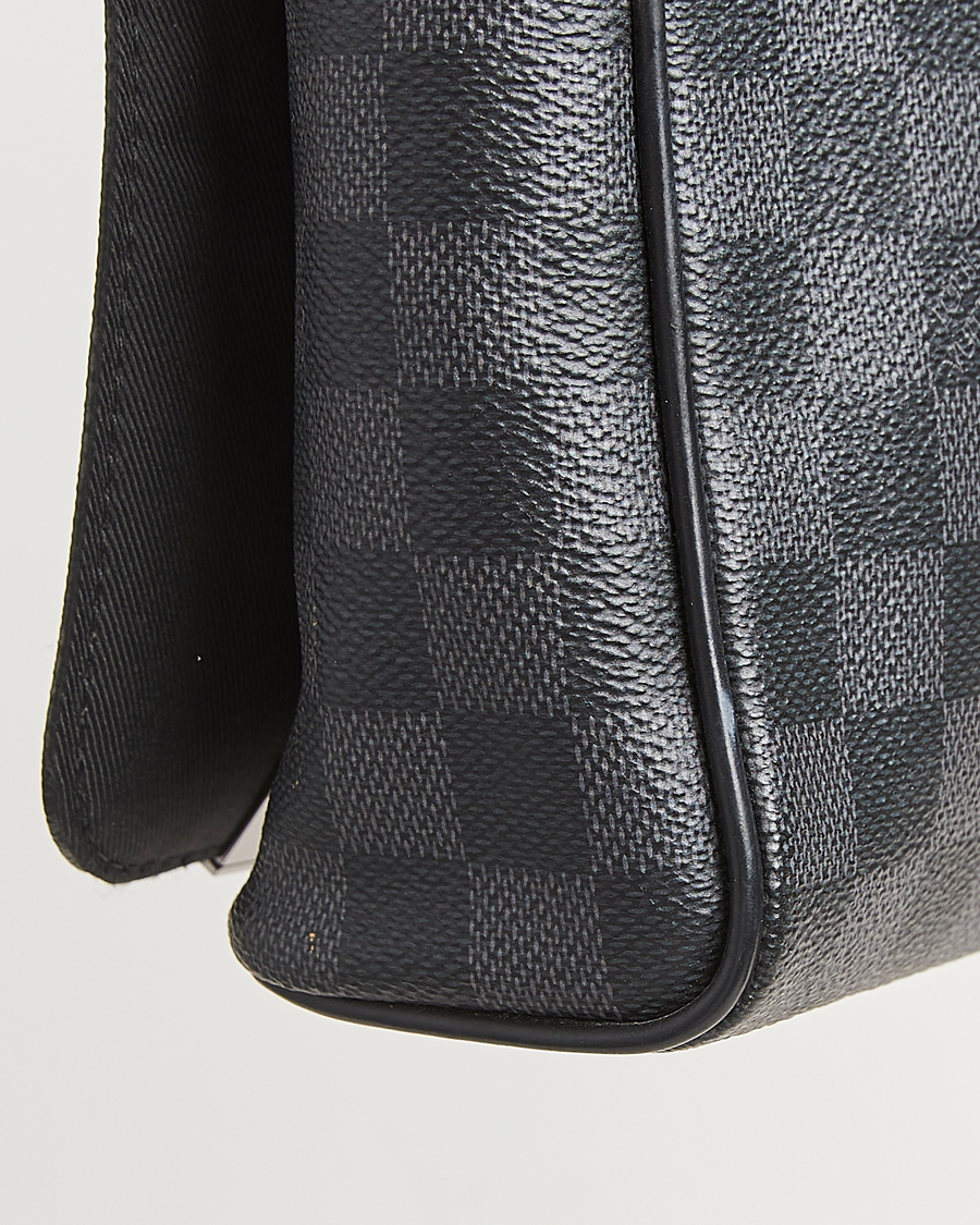 Herren | Louis Vuitton Pre-Owned District PM Messenger Bag Damier Graphite | Louis Vuitton Pre-Owned | District PM Messenger Bag Damier Graphite