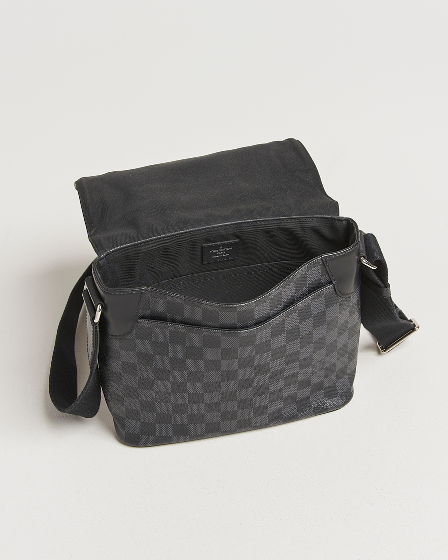 Herren | Louis Vuitton Pre-Owned District PM Messenger Bag Damier Graphite | Louis Vuitton Pre-Owned | District PM Messenger Bag Damier Graphite