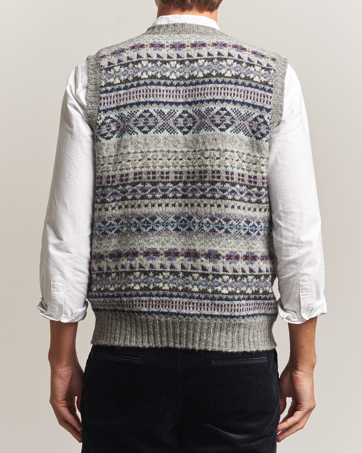 Herren | Pullover | Jamieson's of Shetland | Jamiesons Of Shetland All Over Fair Isle Slipover Light Grey