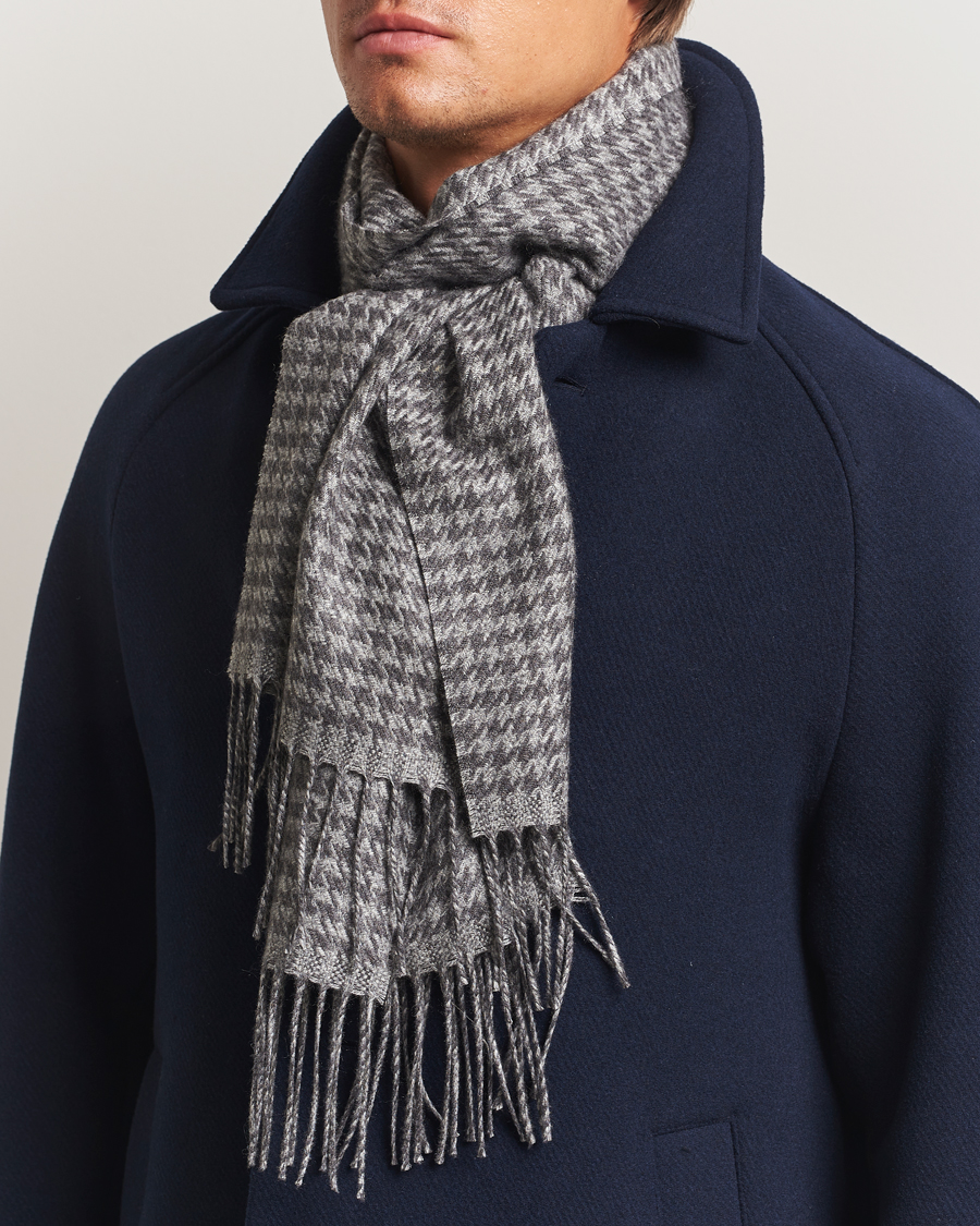 Herren | Piacenza Cashmere Cashmere/Silk Houndstooth Scarf Light Grey | Piacenza Cashmere | Cashmere/Silk Houndstooth Scarf Light Grey