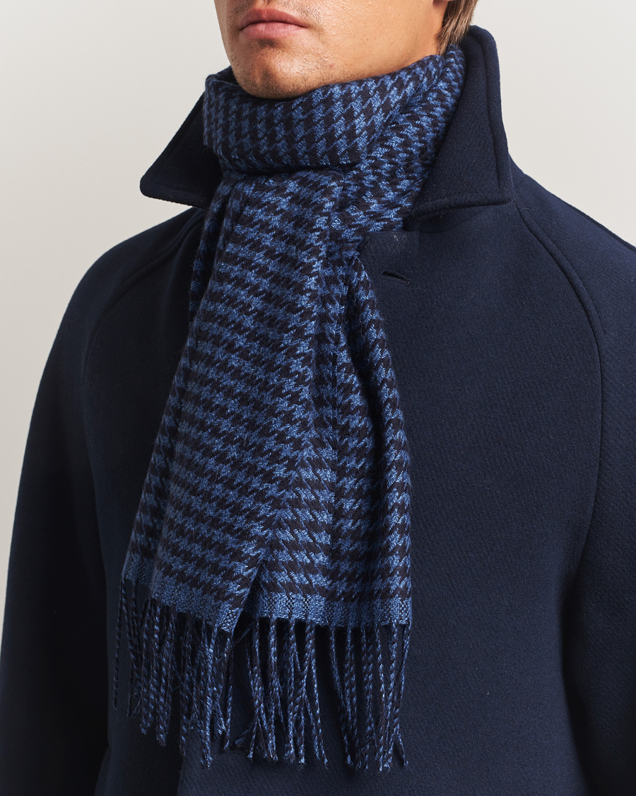 Herren | Piacenza Cashmere Cashmere/Silk Houndstooth Scarf Dark Blue | Piacenza Cashmere | Cashmere/Silk Houndstooth Scarf Dark Blue