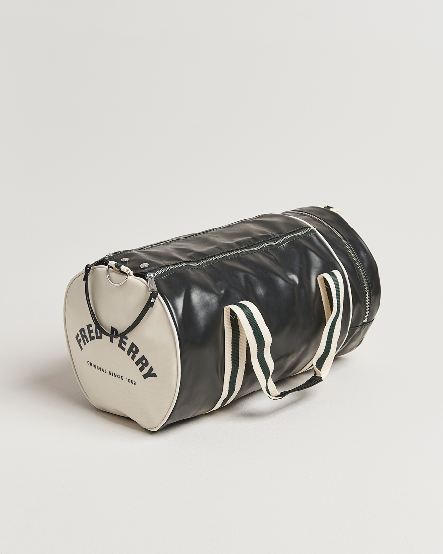 Herren | Fred Perry Classic Barrel Bag Night Green/Ecru | Fred Perry | Classic Barrel Bag Night Green/Ecru