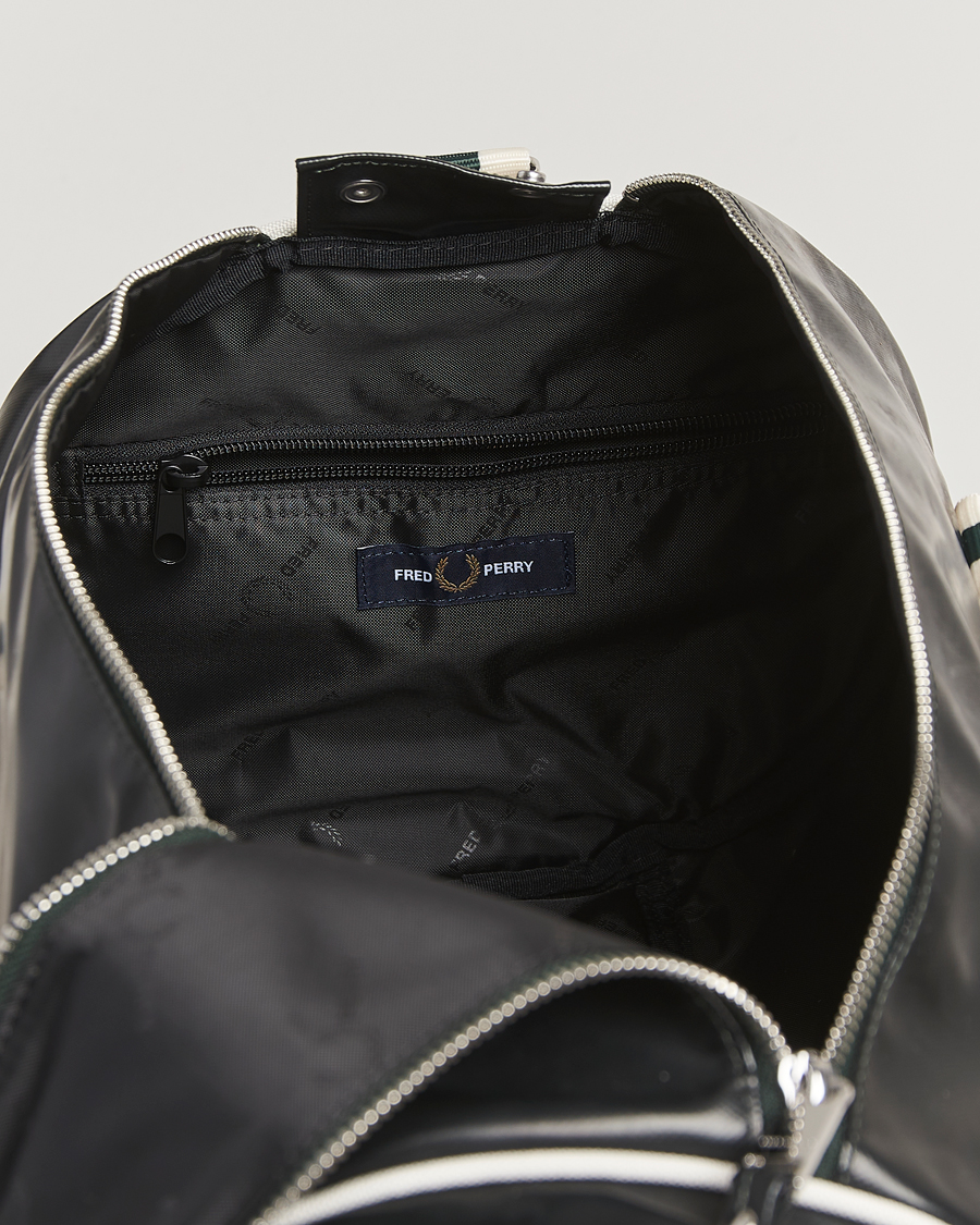 Herren | Fred Perry Classic Barrel Bag Night Green/Ecru | Fred Perry | Classic Barrel Bag Night Green/Ecru