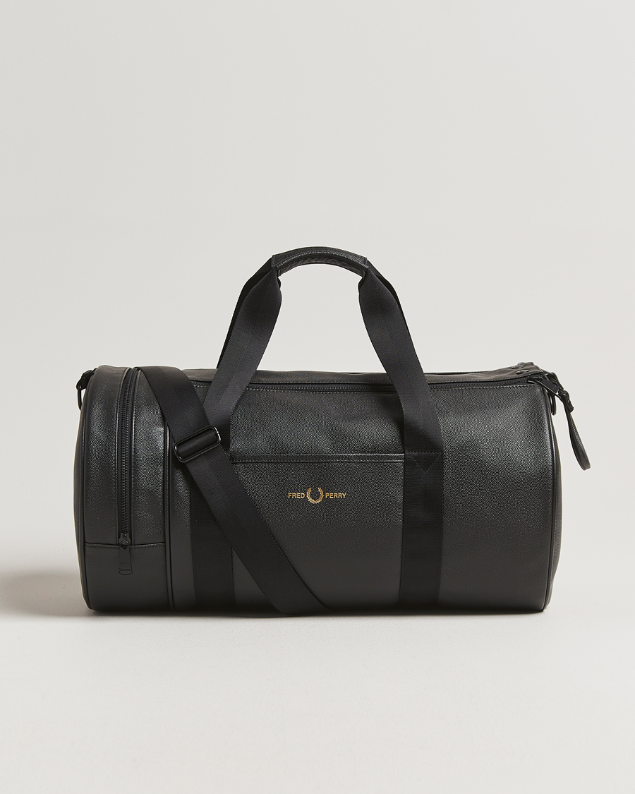 Herren | Fred Perry Scotch Grain Leather Barrel Bag Black | Fred Perry | Scotch Grain Leather Barrel Bag Black