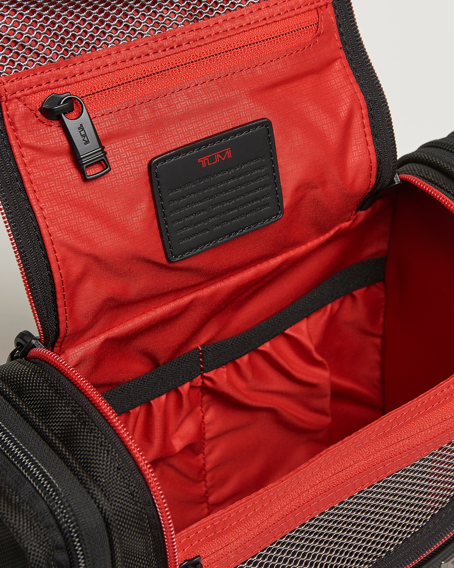 Herren | TUMI Alpha 3 Hanging Travel Kit Black/Red | TUMI | Alpha 3 Hanging Travel Kit Black/Red