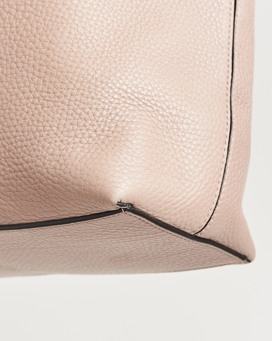 Herren | Valentino Pre-Owned Medium Rockstud Tote Bag Poudre | Valentino Pre-Owned | Medium Rockstud Tote Bag Poudre