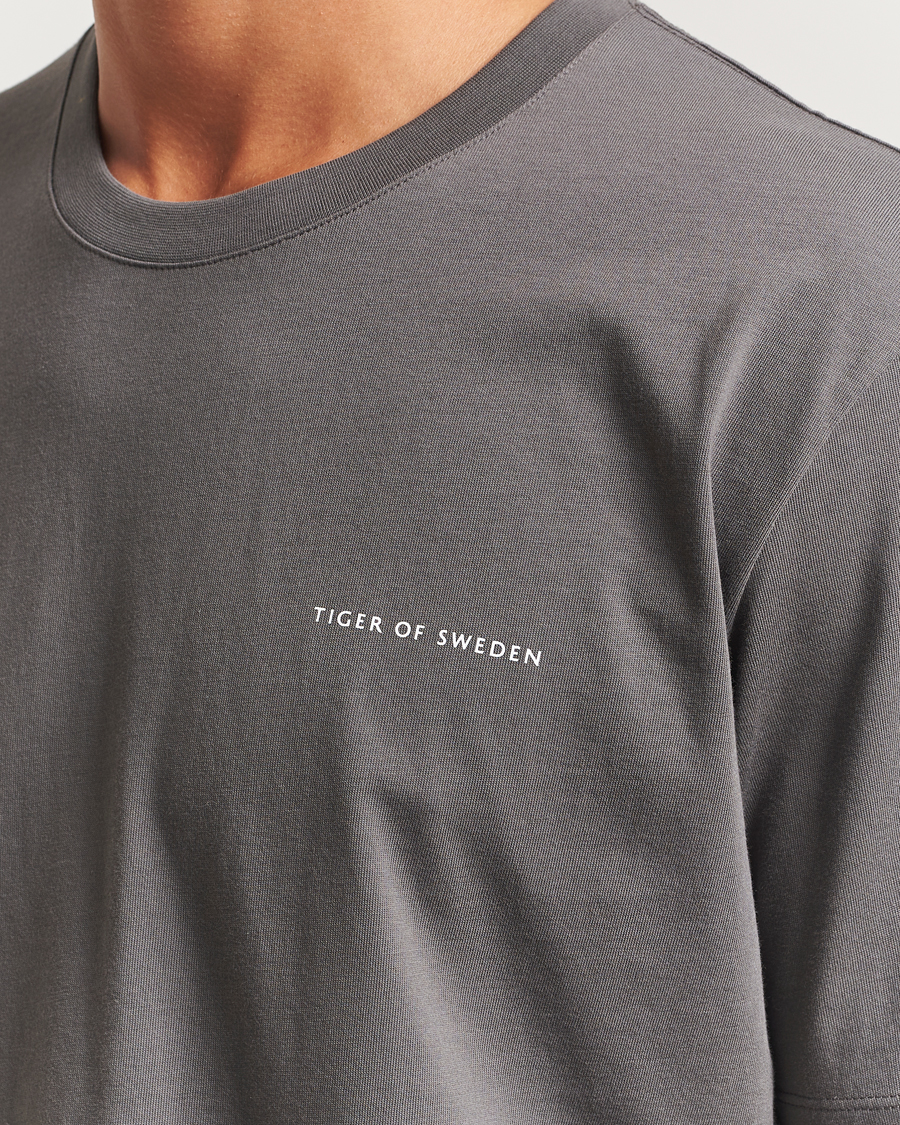 Herren | T-Shirts | Tiger of Sweden | Pro Logo Crew Neck T-Shirt Silver