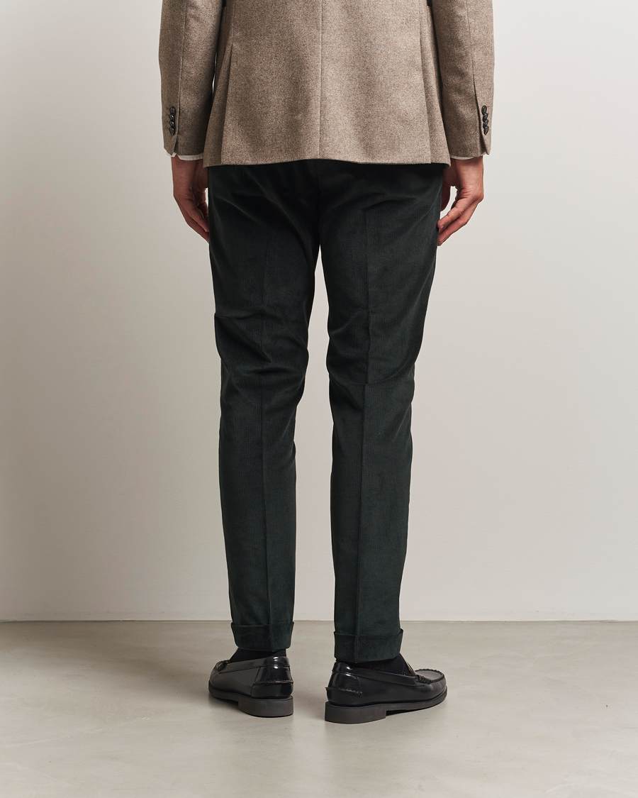 Herren | Hosen | Tiger of Sweden | Tenuta Pleated Corduroy Trousers Midnight Green