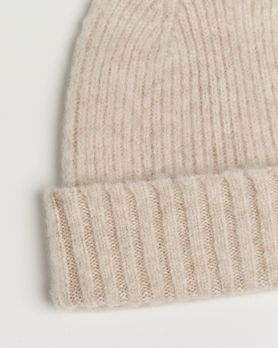 Herren | Robert Mackie Rona Ribbed Shaggy Lambswool Beanie White | Robert Mackie | Rona Ribbed Shaggy Lambswool Beanie White