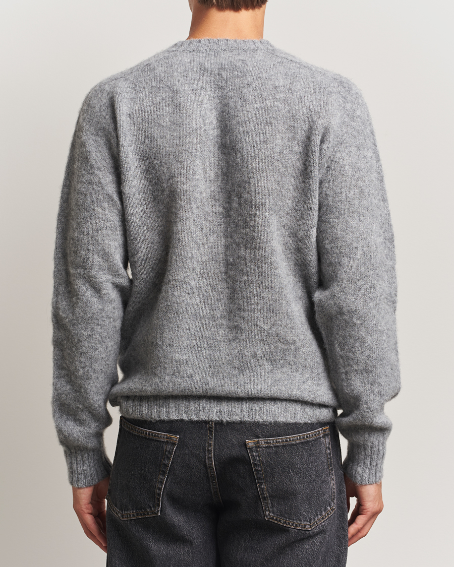 Herren | Pullover | Harley Of Scotland for Care of Carl | Harley Of Scotland Brushed Supersoft Lambswool V-Neck Mid Grey