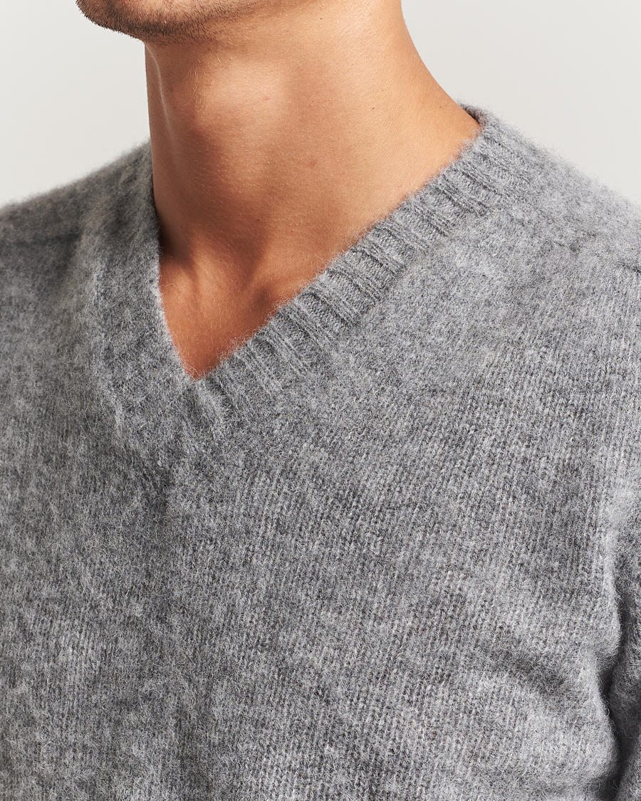 Herren | Pullover | Harley Of Scotland for Care of Carl | Harley Of Scotland Brushed Supersoft Lambswool V-Neck Mid Grey