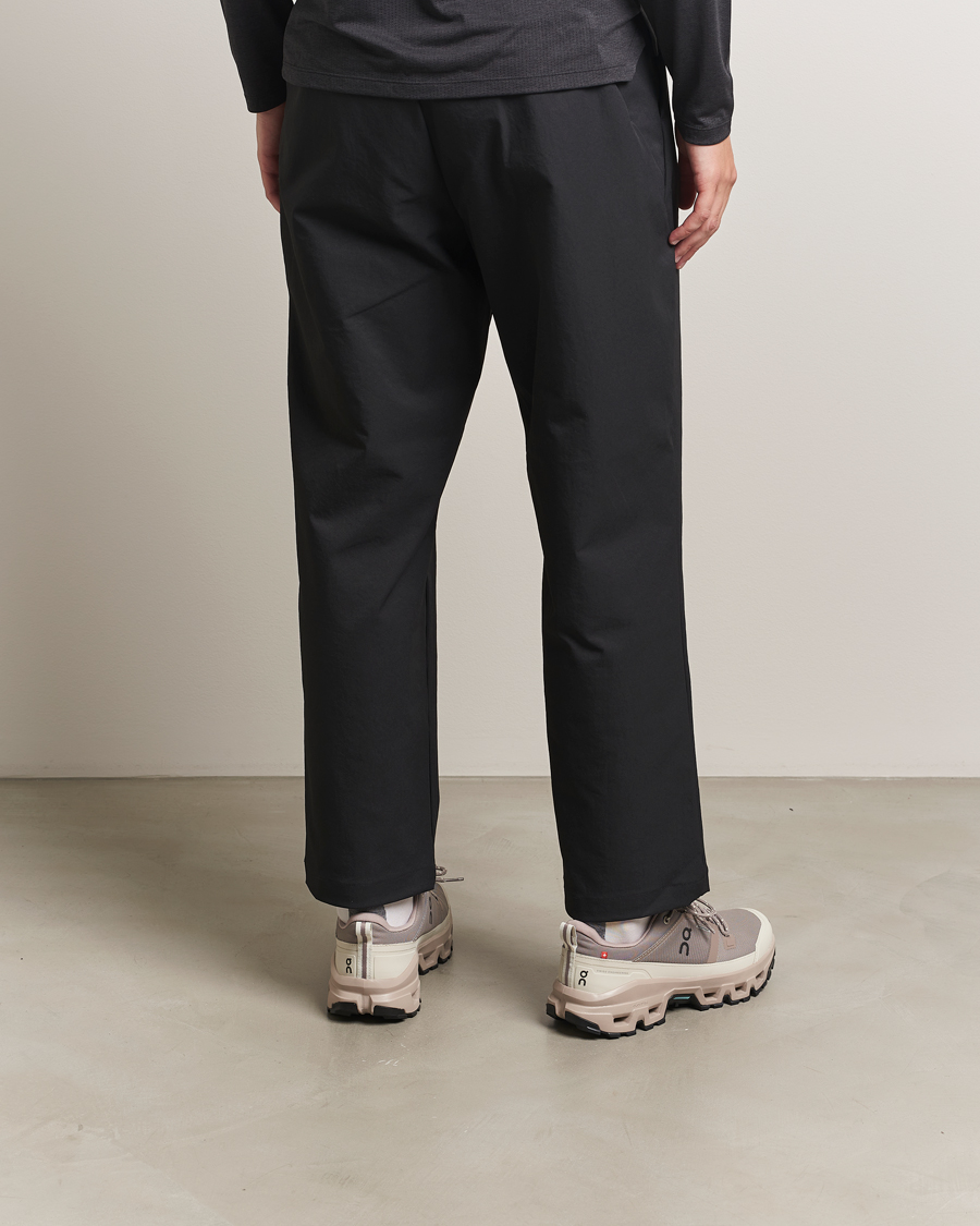 Herren | Trail Sneaker | On | Cloudrock Low Waterproof Cinder/Fog