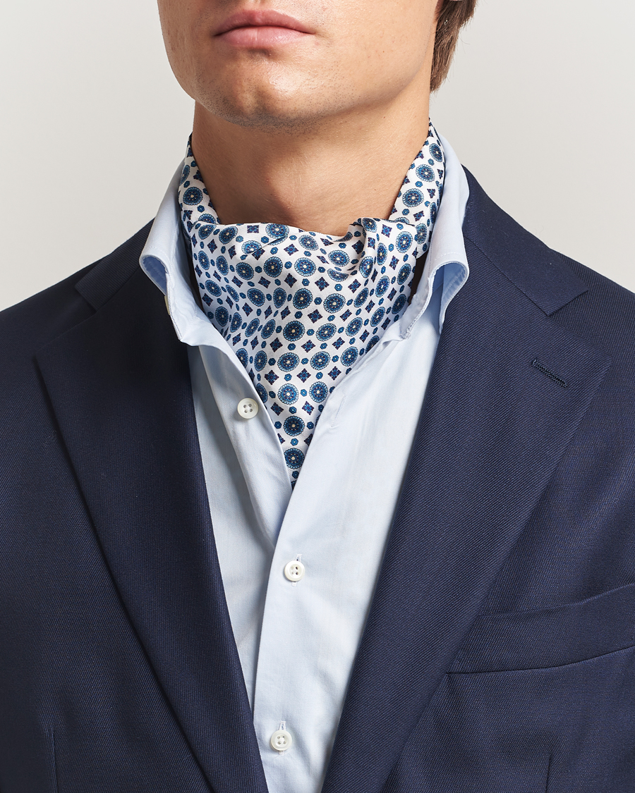 Herren | Amanda Christensen Silk Twill Medallion Ascot White | Amanda Christensen | Silk Twill Medallion Ascot White