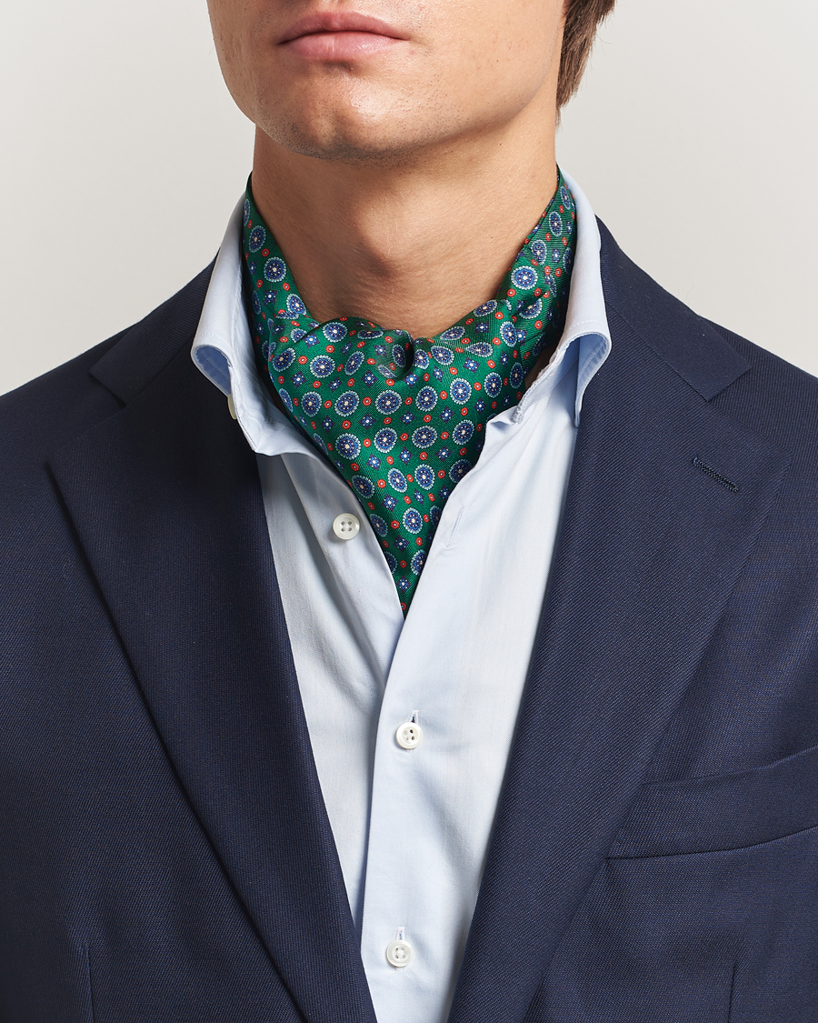 Herren | Amanda Christensen Silk Twill Medallion Ascot Bottle Green | Amanda Christensen | Silk Twill Medallion Ascot Bottle Green