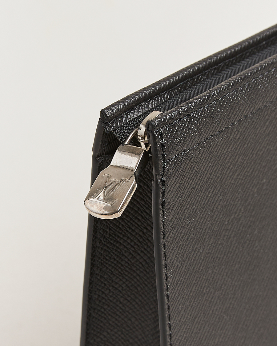 Herren | Pre-Owned & Vintage Bags | Louis Vuitton Pre-Owned | Pochette Voyage Taiga MM Black