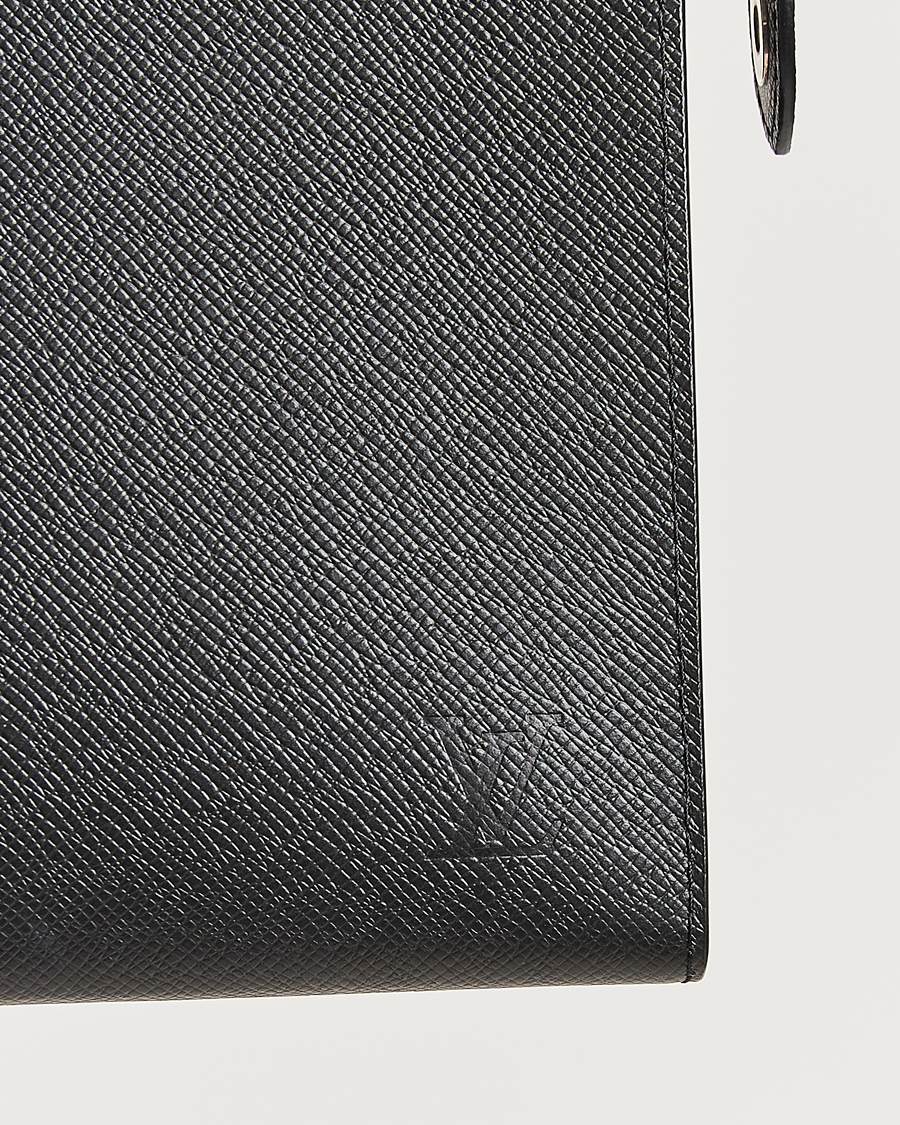 Herren | Pre-Owned & Vintage Bags | Louis Vuitton Pre-Owned | Pochette Voyage Taiga MM Black