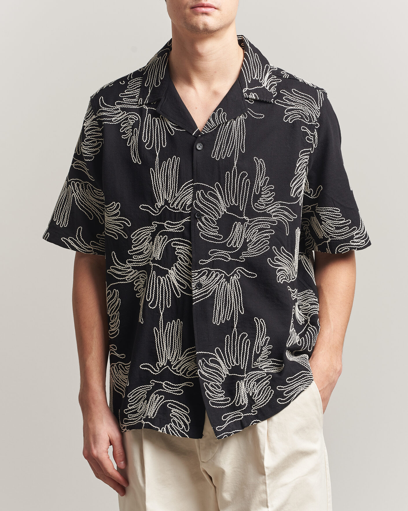 Herren | Hemden | LES DEUX | Liam AOE Flower Short Sleeve Shirt Black