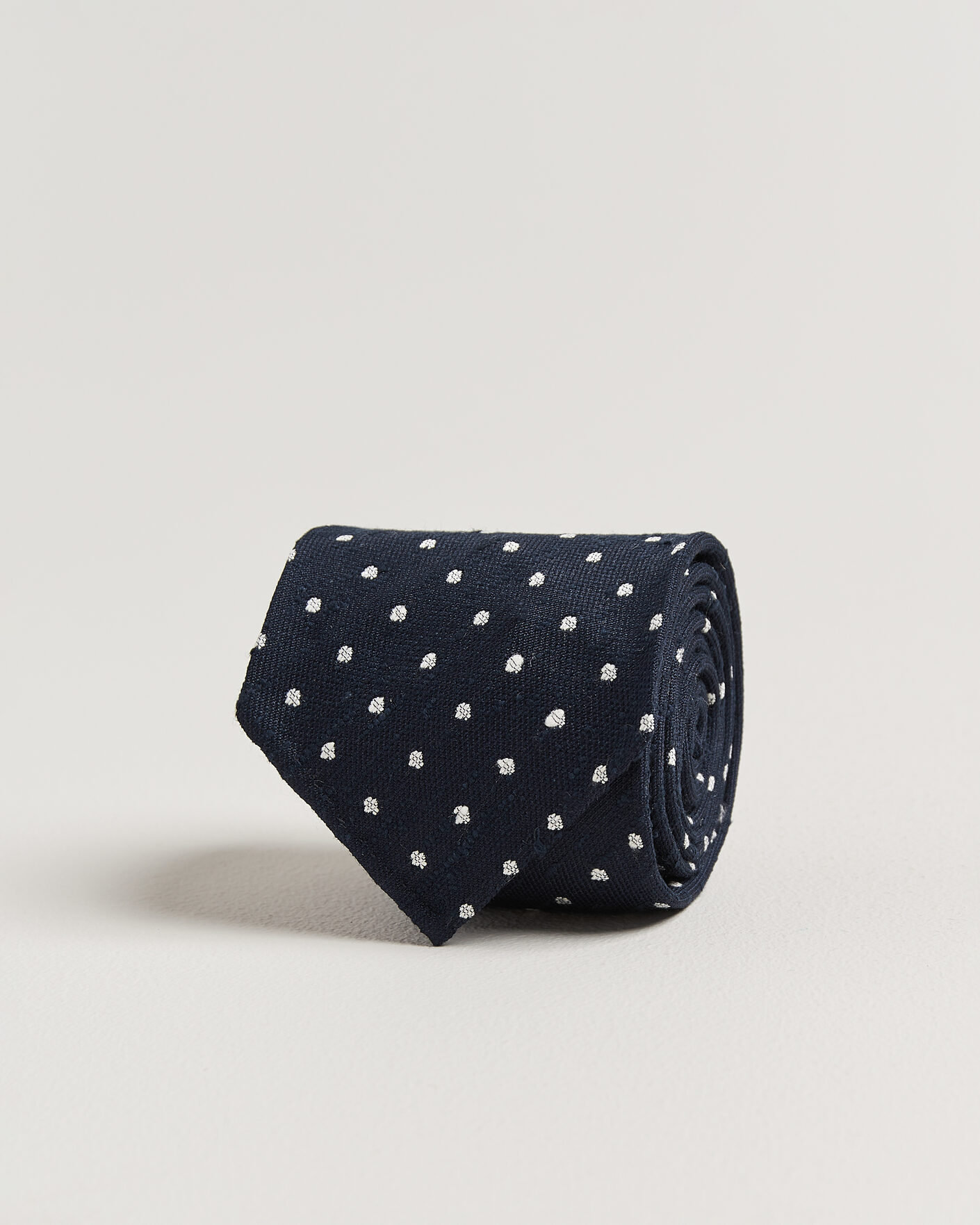 Herren | Drake's Smal Spot Pattern Shantung Silk Tie Navy | Drake's | Smal Spot Pattern Shantung Silk Tie Navy