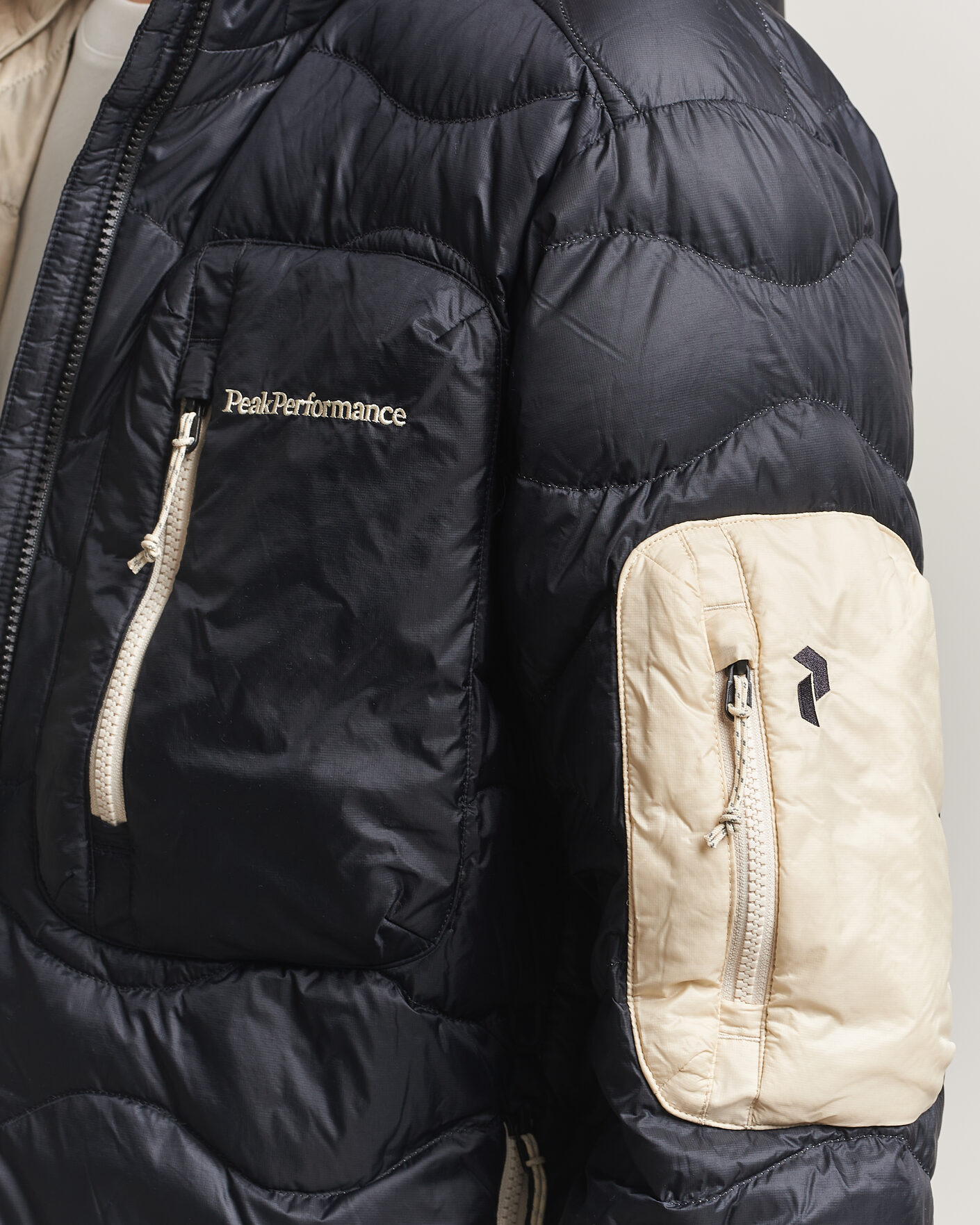 Herren | Jacken | Peak Performance | Helium Utility Down Hooded Jacket Black/Sand Fog